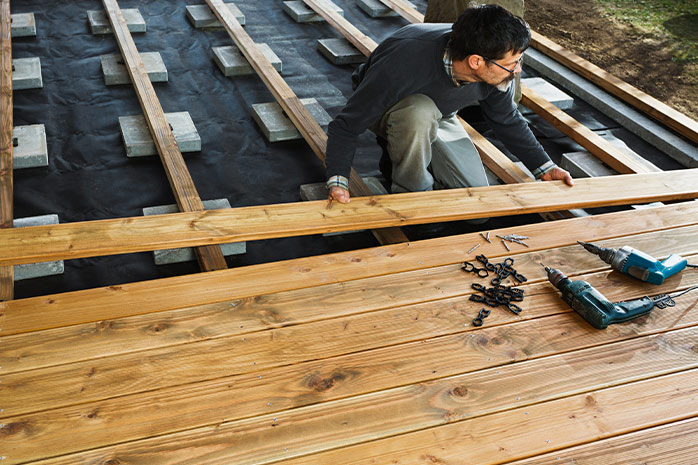 Poser une terrasse en bois avec une sous-structure : c'est facile avec des instructions de construction détaillées